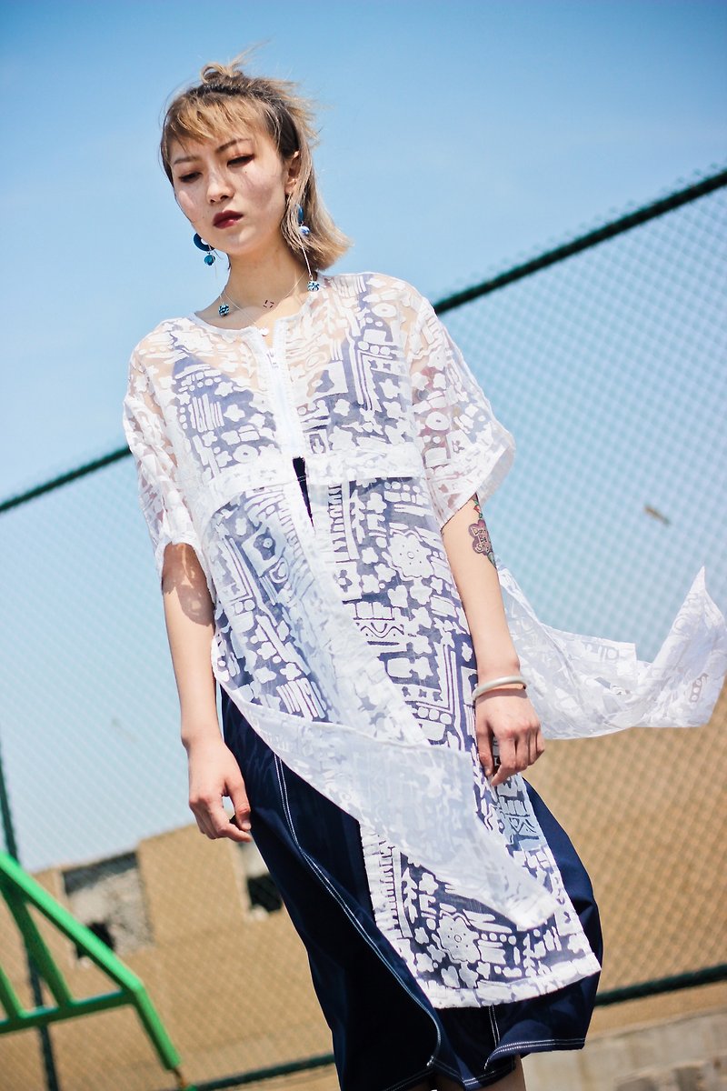 UF9193原创设计夏假两件搞怪图案薄透明高开叉防晒衫外套 - 女装衬衫 - 聚酯纤维 白色