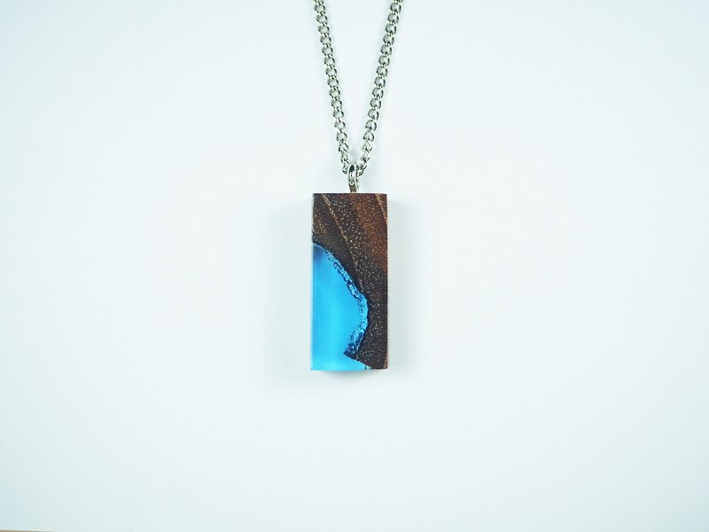 Navy necklace - 项链 - 木头 蓝色