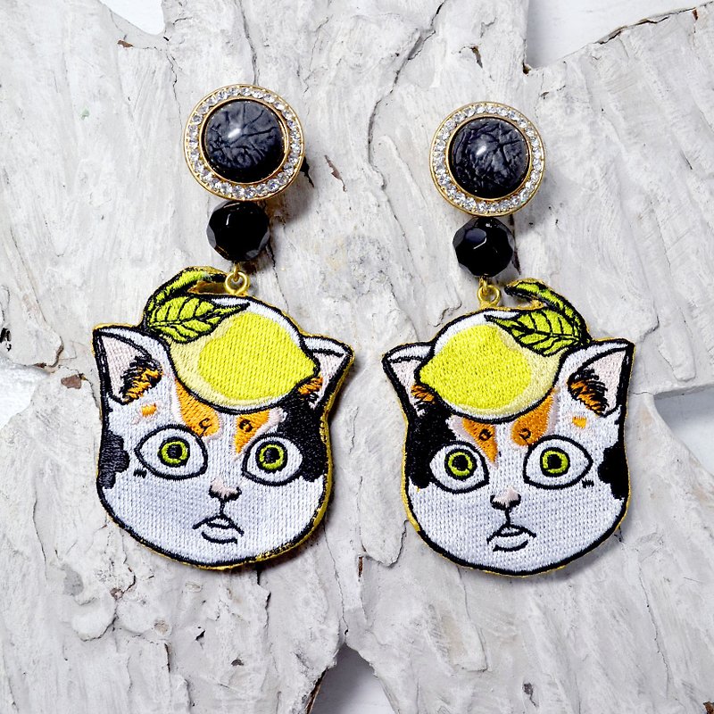 TIMBEE LO X GOOKASO 柠檬猫咪刺绣耳环 单只发售 - 耳环/耳夹 - 绣线 黄色