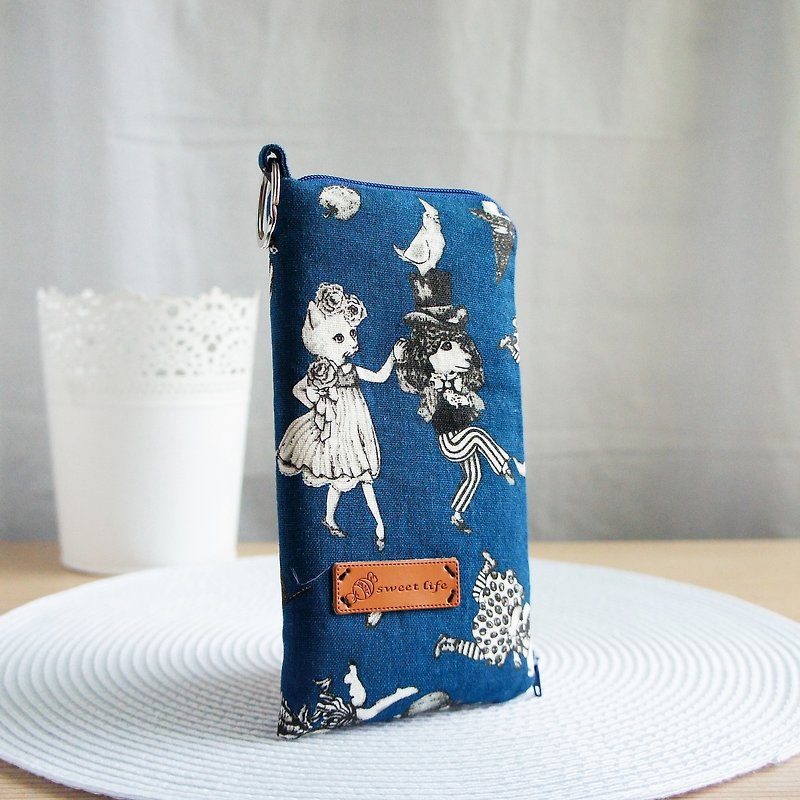 Lovely牛仔蓝猫咪跳舞拉链双层铺棉手机包、笔袋、5.5寸手机可用 - 手机壳/手机套 - 棉．麻 蓝色