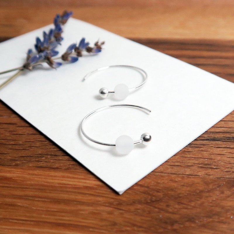白水晶 新月耳环(小)-925纯银天然石耳针 - 耳环/耳夹 - 纯银 白色