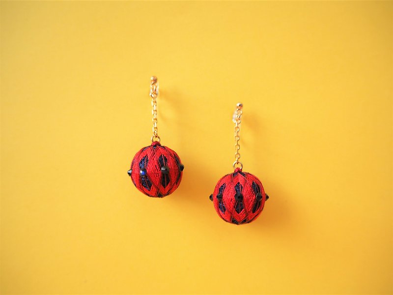 tachibanaya comari Red Navy JapaneseTEMARI earrings 手鞠球 刺繡 耳環 - 耳环/耳夹 - 绣线 红色