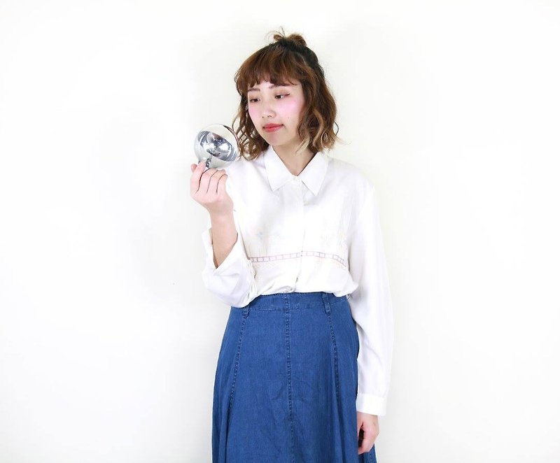 Back to Green:: 日本细致衣领纯白丝质衬衫 刺绣 法国风景 vintage (JS-21) - 女装衬衫 - 丝．绢 白色