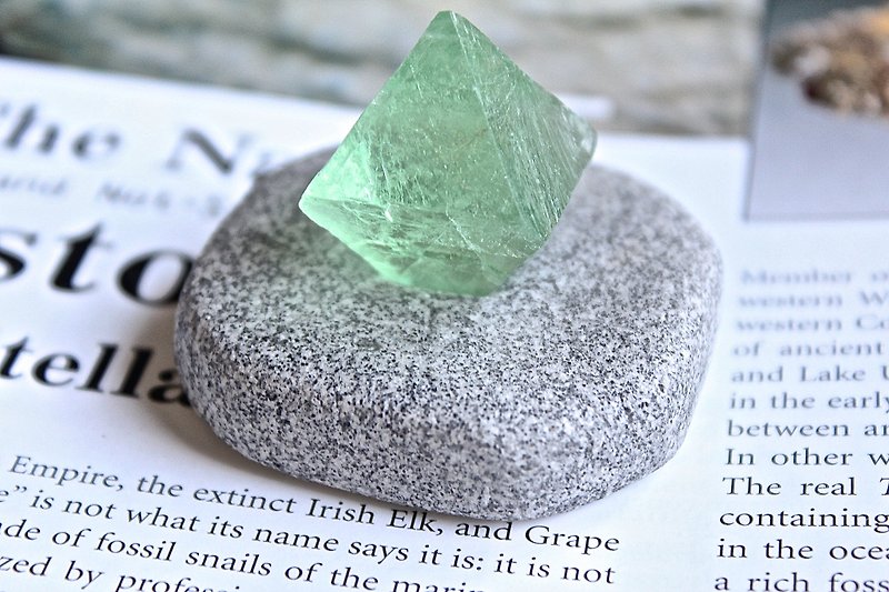 石栽 SHIZAI-绿萤石原矿-含底座 - 摆饰 - 宝石 绿色
