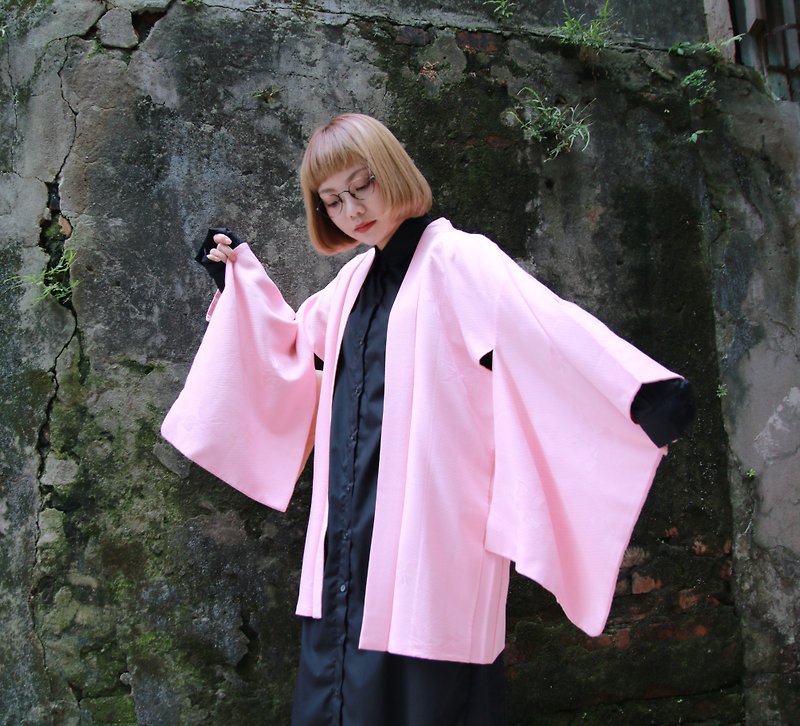 Back to Green::日本带回和服 草莓牛奶糖 压纹 vintage kimono (KC-06) - 女装休闲/机能外套 - 丝．绢 粉红色
