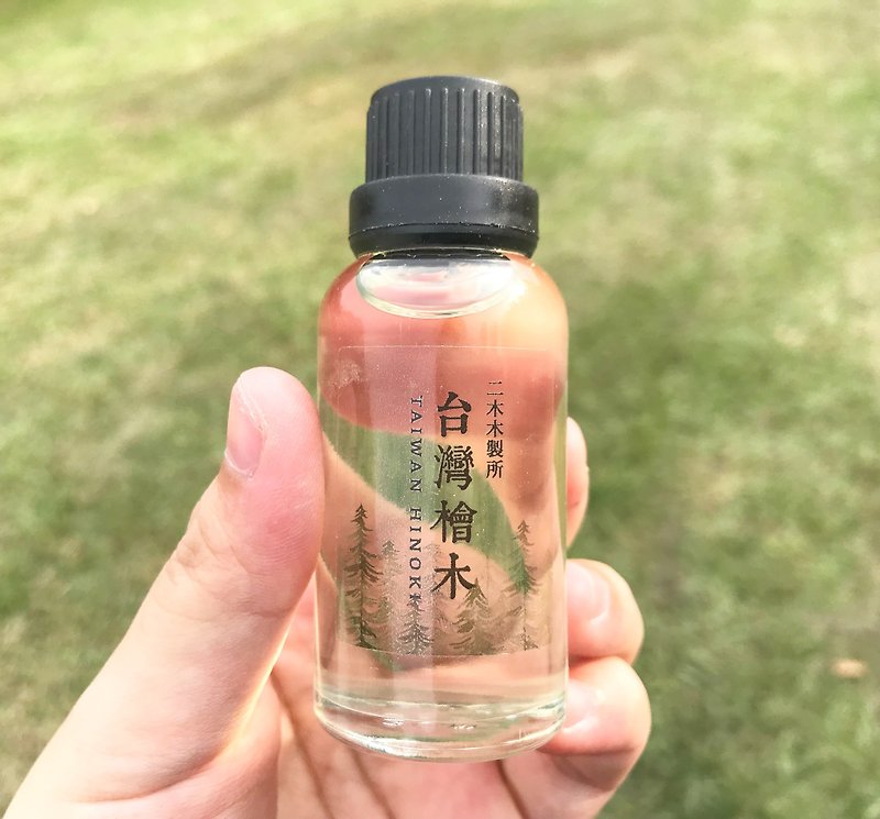 台湾桧木精油30ml 香氛用滴瓶 - 香薰/精油/线香 - 精油 卡其色