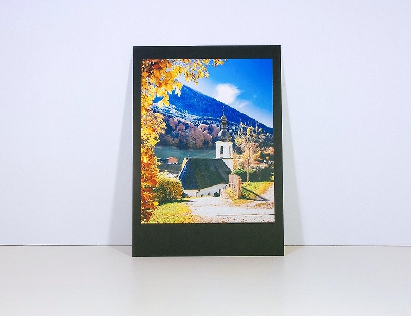 摄影明信片 | 圣塞巴斯蒂安教堂和和金黄色的树叶-贝希特斯加登的拉姆绍-贝希特斯加登郡的秋天-巴伐利亚-德国 - 卡片/明信片 - 纸 多色