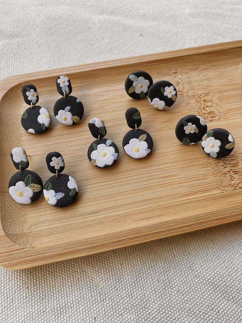 软陶耳环 | 日系磨砂复古白花,组合系列,款式随机出货 - 耳环/耳夹 - 粘土 黑色