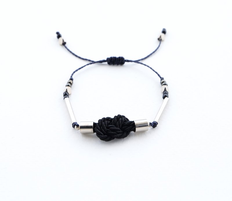 Infinity knot twisted rope in black adjustable bracelet - 手链/手环 - 聚酯纤维 黑色