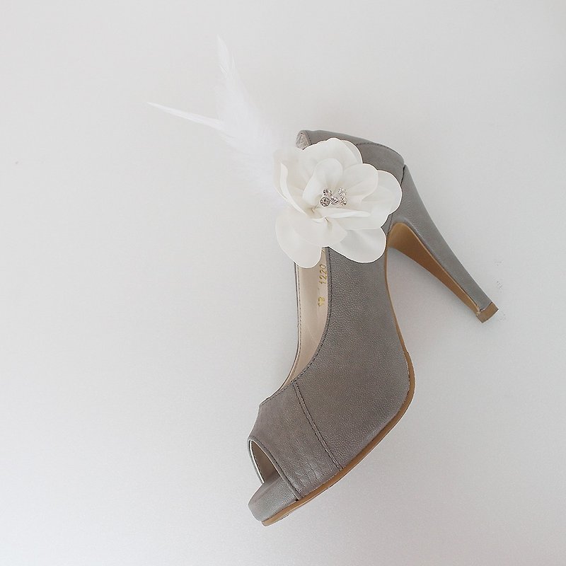 Decorative Feather ivory flower Bridal Shoe Clips for Wedding Party - 鞋垫/周边 - 其他材质 白色