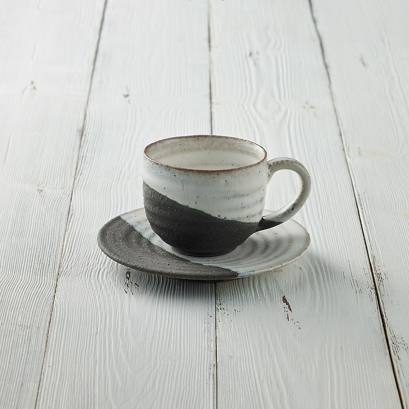 日本职人手做系列 - 墨染斜纹咖啡杯碟组(2件式) - 180ml - 杯子 - 陶 黑色
