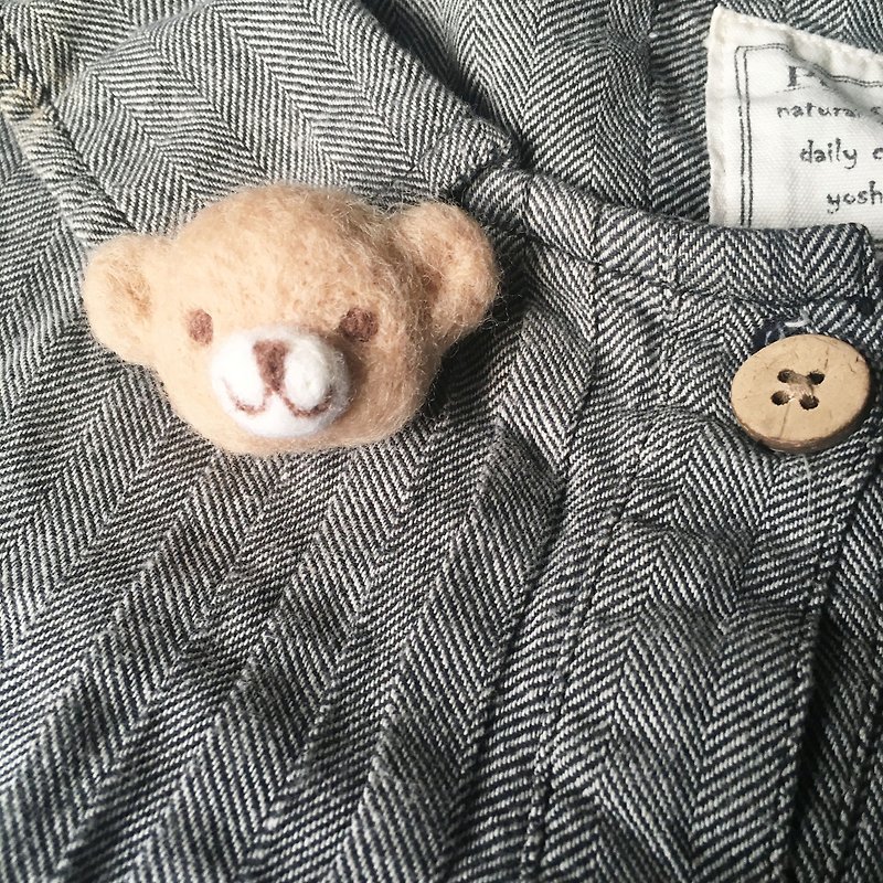 Handmade wool felt brooch : BROWN BEAR  - 胸针 - 羊毛 卡其色