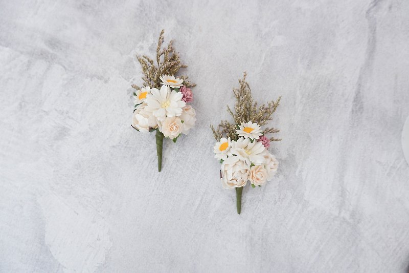 White boutonniere, dry flower buttonhole, wedding corsage (1 pc) - 胸花/手腕花 - 纸 白色