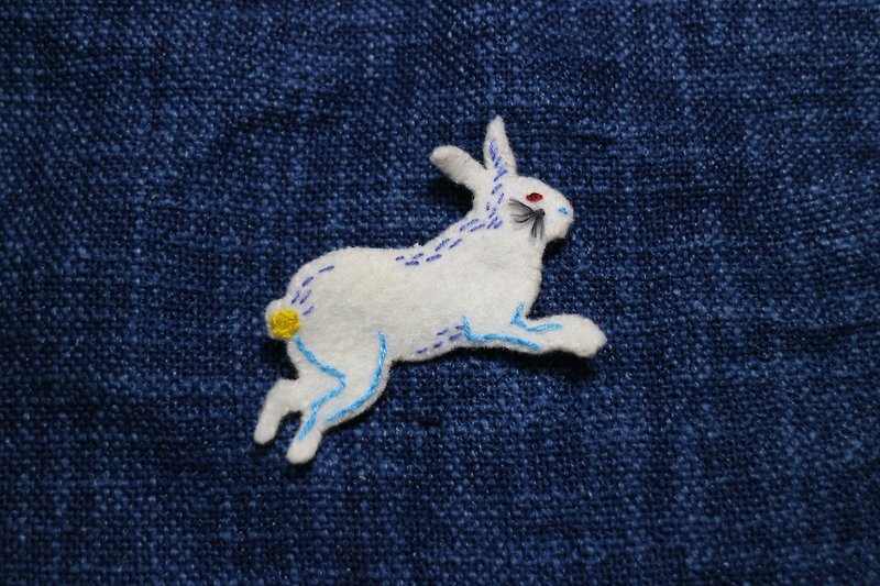 童趣动物园系列 兔子手工刺绣别针 A款 - 徽章/别针 - 绣线 白色