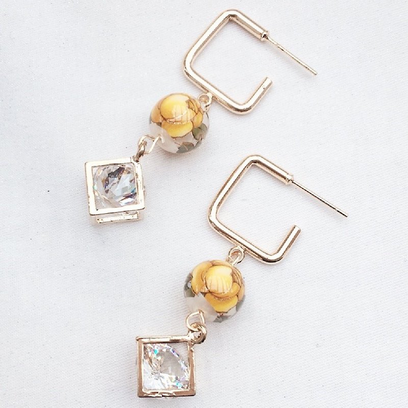 【Pinkoi 独家】 四方圈耳针 配 日本入口彩绘珠 及 四方钻石吊饰 - 耳环/耳夹 - 贵金属 金色