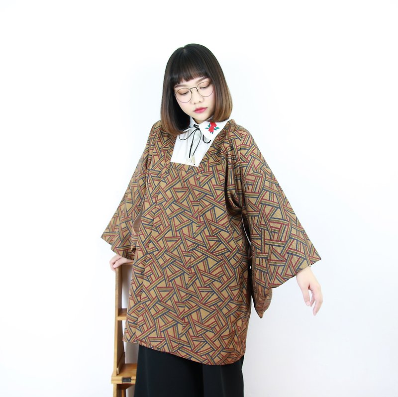 Back to Green 日本带回 道行 卡其底 规律线条 满版 vintage kimono KD-06 - 女装休闲/机能外套 - 丝．绢 