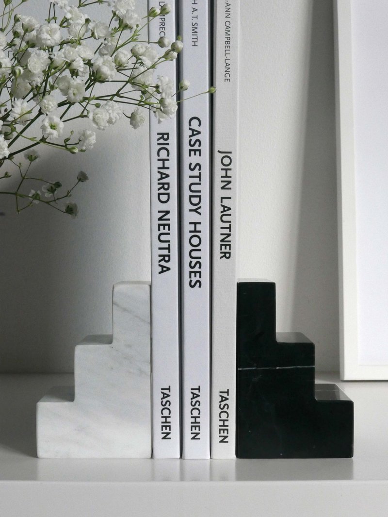 PRINTWORKS Bookend Stair Cube - Marble 书挡 - 黑色/白色大理 - 书架/书挡 - 其他材质 