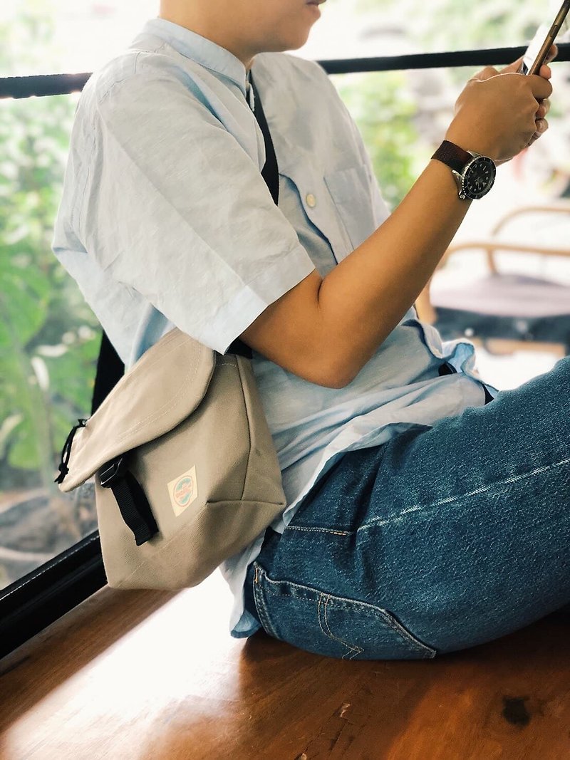 New Light Grey Basic Messenger Canvas Bag / everyday bag / travel /weekend - 侧背包/斜挎包 - 棉．麻 