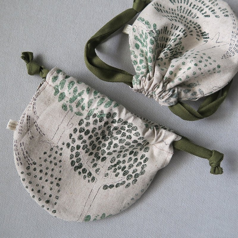 万用收纳 束口小提袋 | 棉麻森林图腾 - 化妆包/杂物包 - 棉．麻 绿色