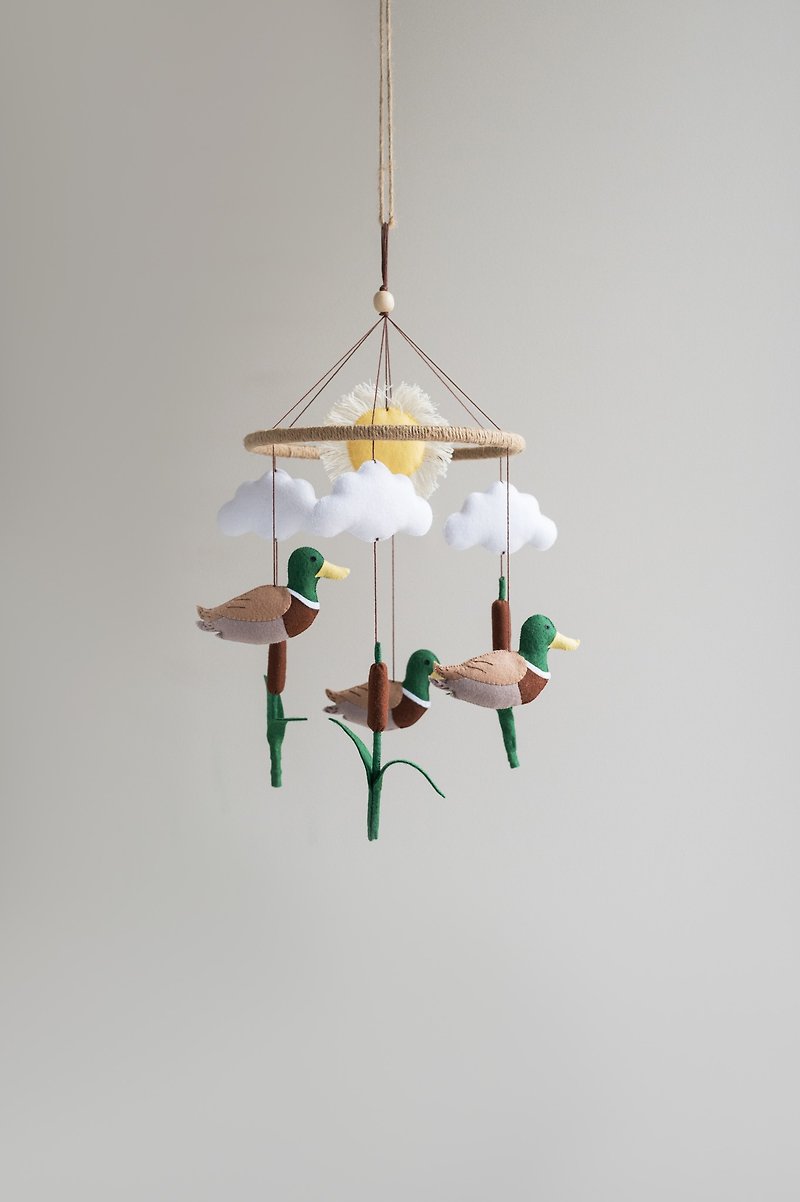 Baby mobile mallard duck, bird nursery decor, unique baby gift - 玩具/玩偶 - 环保材料 多色