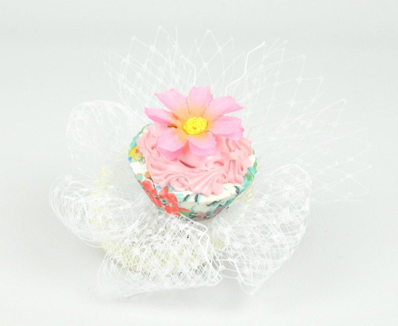 Fascinator Mini Headpiece Cupcake with Daisy Flowery Vintage Decor and Veil - 发饰 - 其他材质 粉红色