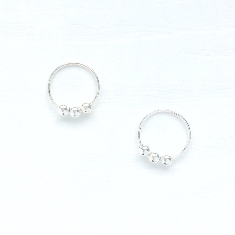 DROPS水珠 - 一双简约迷你圆珠纯银耳环 - 耳环/耳夹 - 其他材质 银色