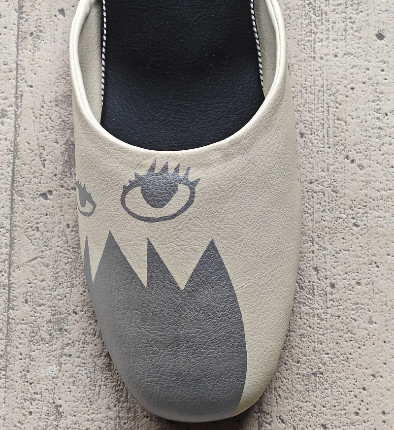CLOAKROOMS OF .Fuller 室内拖鞋 设计款-颜(银)(底面双色设计) - 室内拖鞋 - 人造皮革 银色