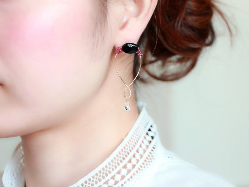 14kgf- onyx × garnet dreamer pierced earrings - 耳环/耳夹 - 宝石 黑色
