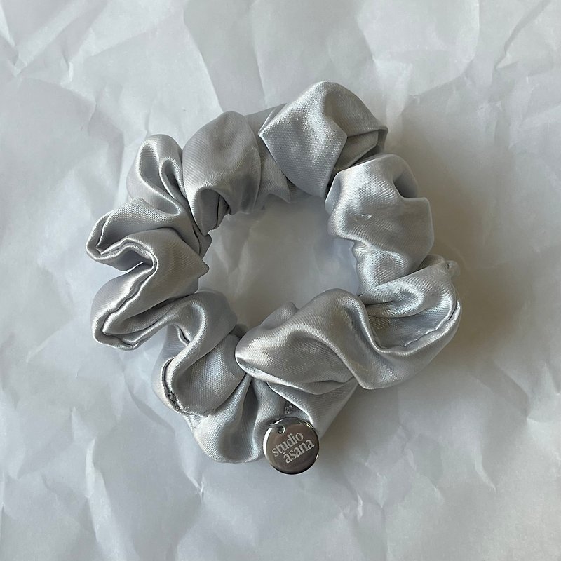 (petit) silver scrunchie - 发饰 - 聚酯纤维 银色
