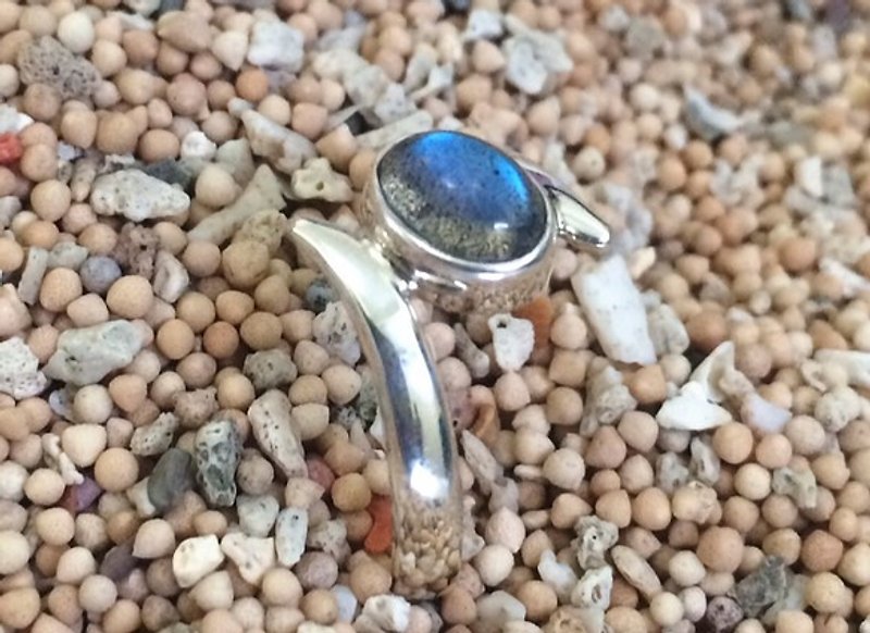 幻想的な輝き　ラブラドライトのシルバーリング - 戒指 - 宝石 蓝色