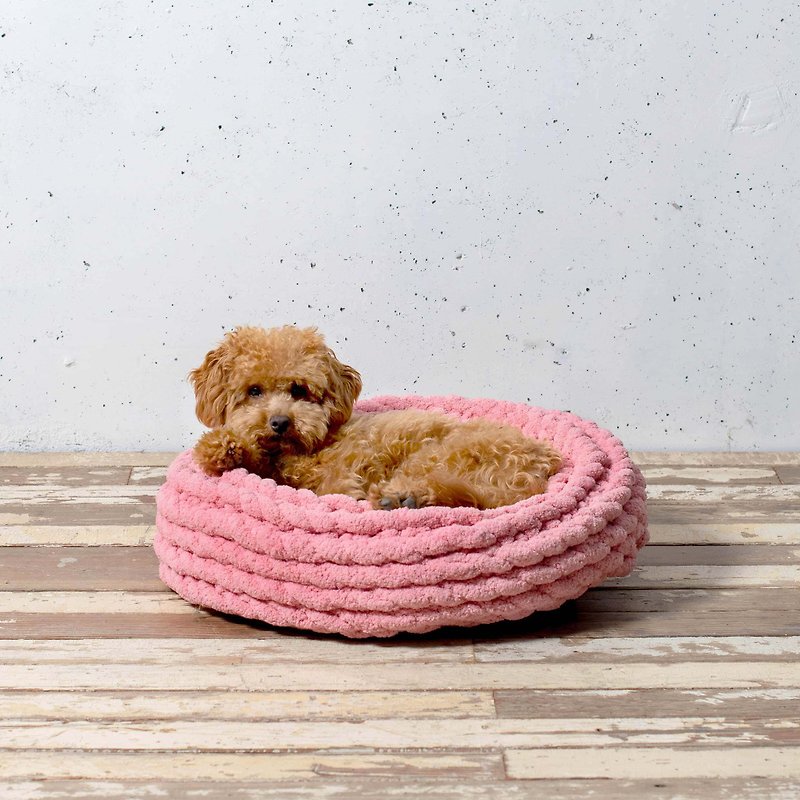 Lisa 丽莎编织宠物床-甜蜜粉 限量 (现货) - 床垫/笼子 - 棉．麻 粉红色