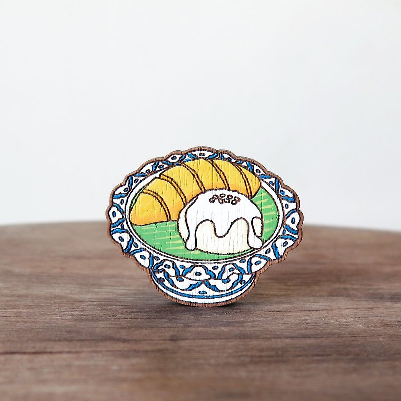 Wooden brooch mango with sticky rice - 胸针 - 木头 黄色