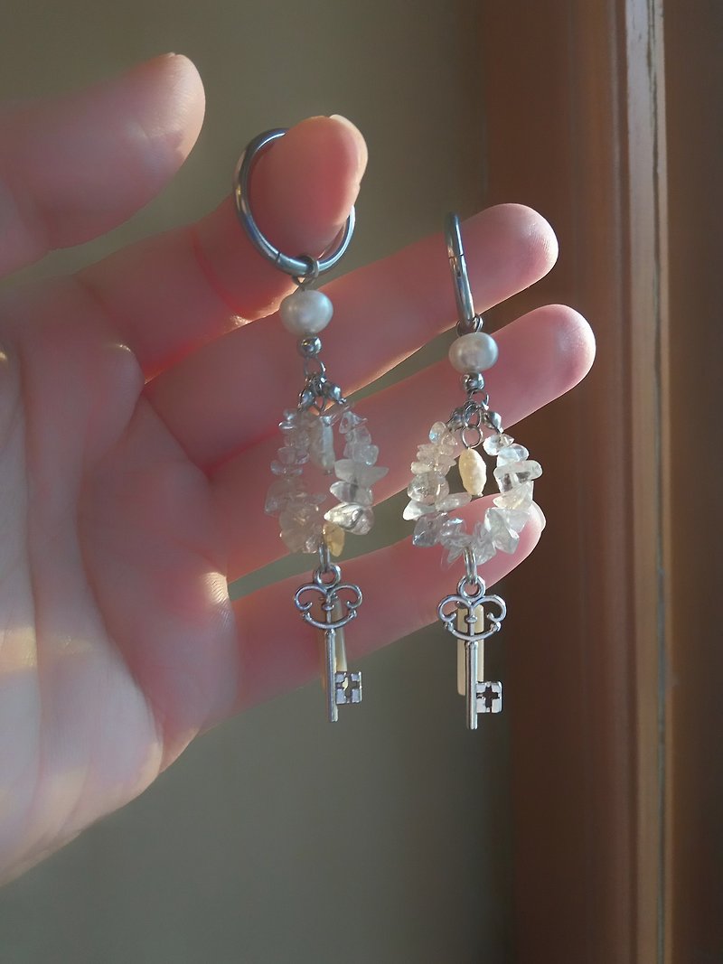 Fairy earrings, handmade by gemstone bead silver color grunge jewelry - 耳环/耳夹 - 石头 银色