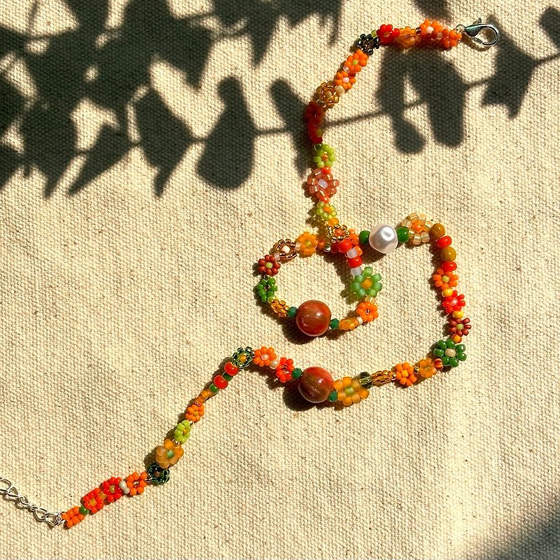 zi2.rennt串珠|DJDL|串珠花朵項鍊 手作鎖骨鏈 - 项链 - 玻璃 橘色