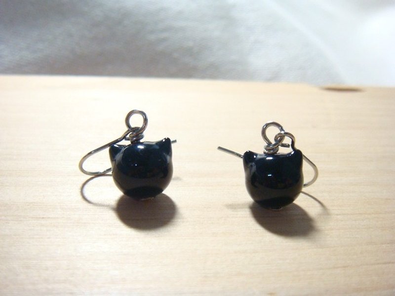 柚子林琉璃 - 黑仔喵喵 - 琉璃 耳环 - 可改夹式 - 耳环/耳夹 - 玻璃 黑色