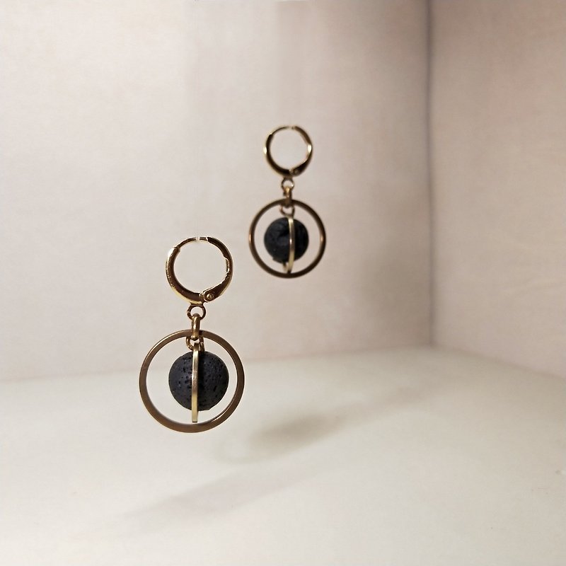 黄铜天然石耳环 - 设计款 - 宇宙星系 - 陨石(火山岩) - 耳环/耳夹 - 铜/黄铜 黑色