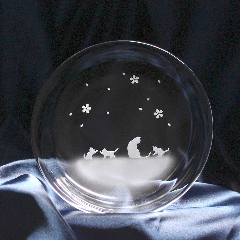 【桜舞う季節】猫モチーフのガラス小皿 名入れ加工対応品(別売りオプション) - 浅碟/小碟子 - 玻璃 透明