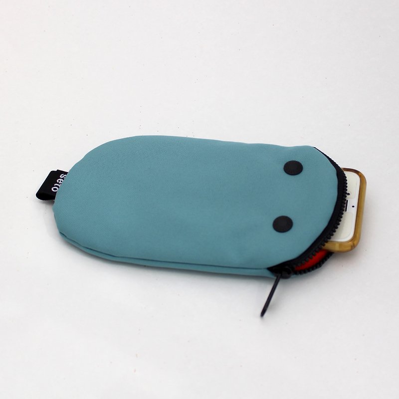 seto / creature bag / iPhone case / pencil case / Oval / Water Blue - 化妆包/杂物包 - 聚酯纤维 蓝色