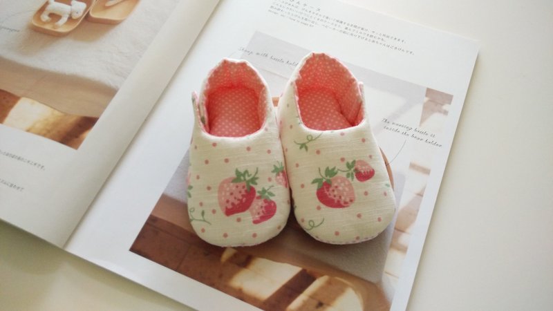 草莓弥月礼物 宝宝鞋  婴儿鞋 - 满月礼盒 - 其他材质 粉红色