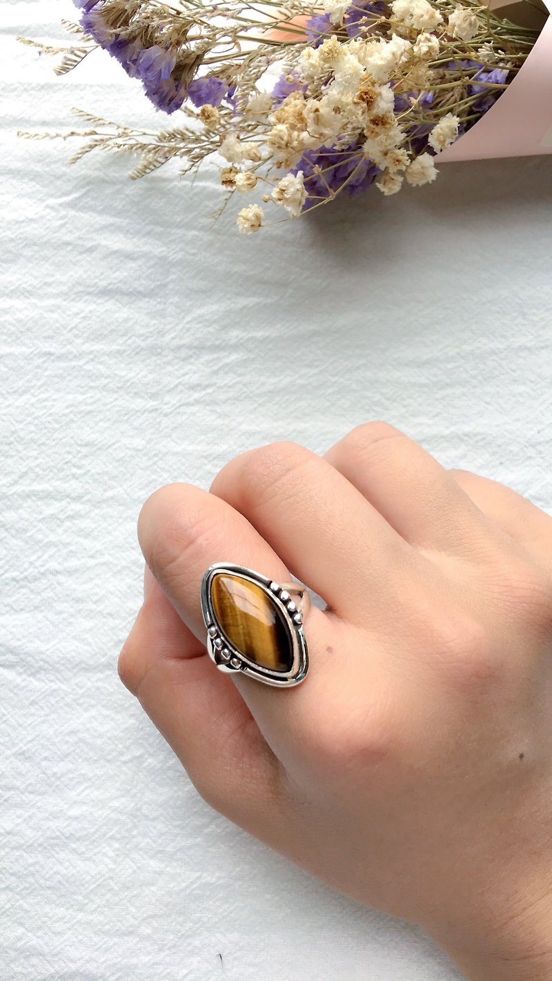虎眼石925纯银都会简约设计戒指 尼泊尔手工银饰 - 戒指 - 宝石 银色