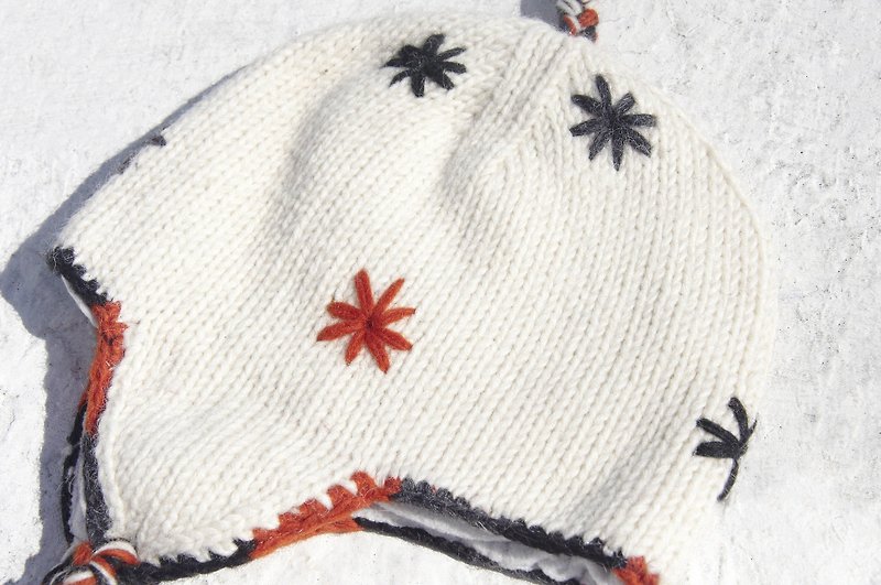 圣诞礼物 创意礼物 限量一件 手工针织纯羊毛帽 / 手工内刷毛毛帽 / 针织毛帽 / 飞行毛帽 / 毛线帽 - 东欧清新 花朵刺绣 - 帽子 - 羊毛 白色