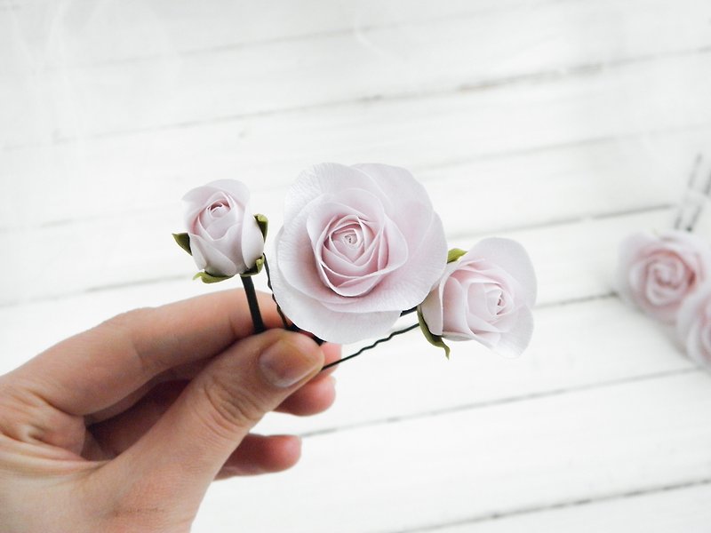 Dusty pink roses hair pins Flowers bridal hair piece Wedding floral hair clip - 发饰 - 其他材质 粉红色