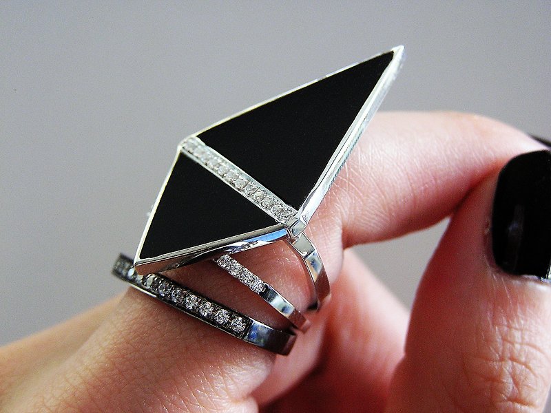 925银镀18K白金镶黑玛瑙及方晶锆石戒指 - 戒指 - 其他金属 黑色