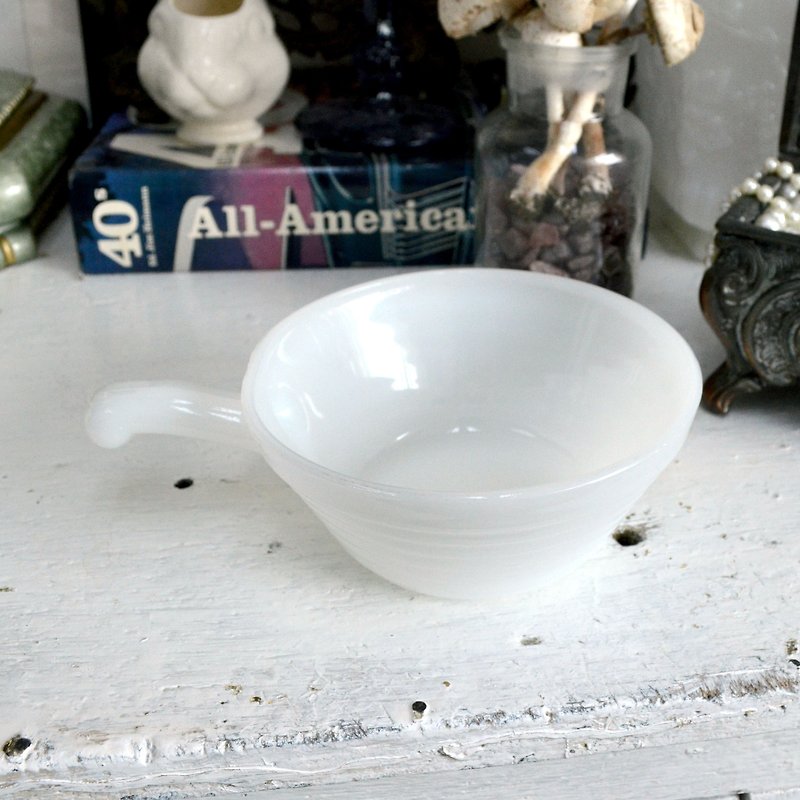FIRE KING 奶白玻璃单柄汤碗 60s古董玻璃制品Milk Glasses Bowl - 碗 - 玻璃 白色