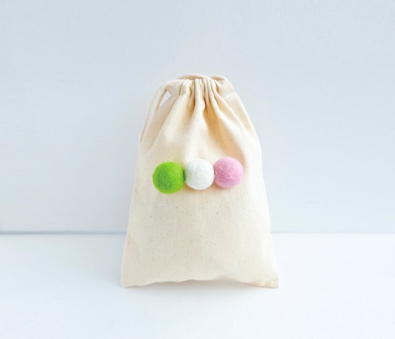 羊毛毡彩色糖球束口袋  - 化妆包/杂物包 - 棉．麻 粉红色