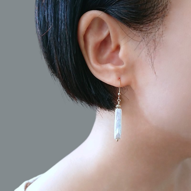 巴洛克淡水珍珠 长条形 14Kgf 包金耳勾耳环 | 复古唐顿 - 耳环/耳夹 - 珍珠 白色