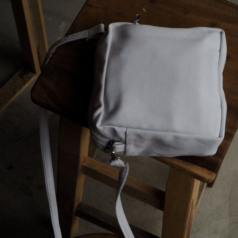 WHITE SQUARE BAG - 后背包/双肩包 - 棉．麻 白色