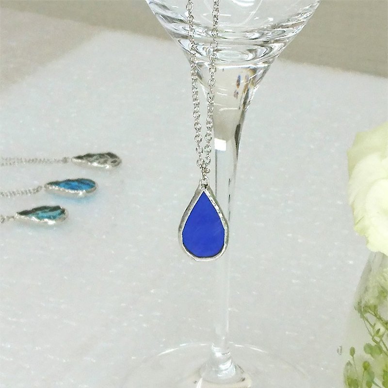 ステンドグラスのネックレス【ひとしずく】コバルトブルー - 项链 - 玻璃 蓝色
