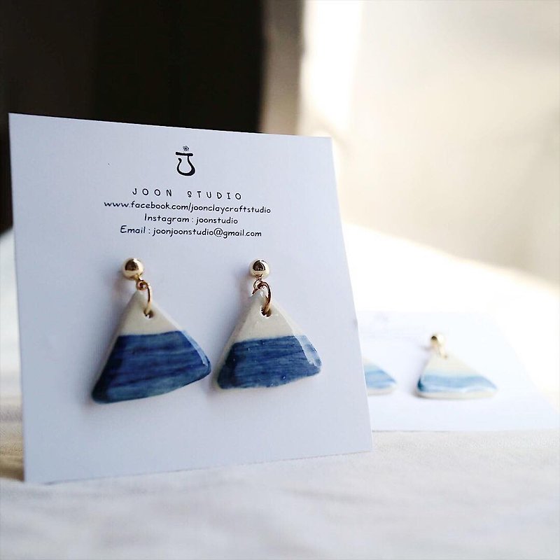 Deep blue Fuji earring - 耳环/耳夹 - 瓷 