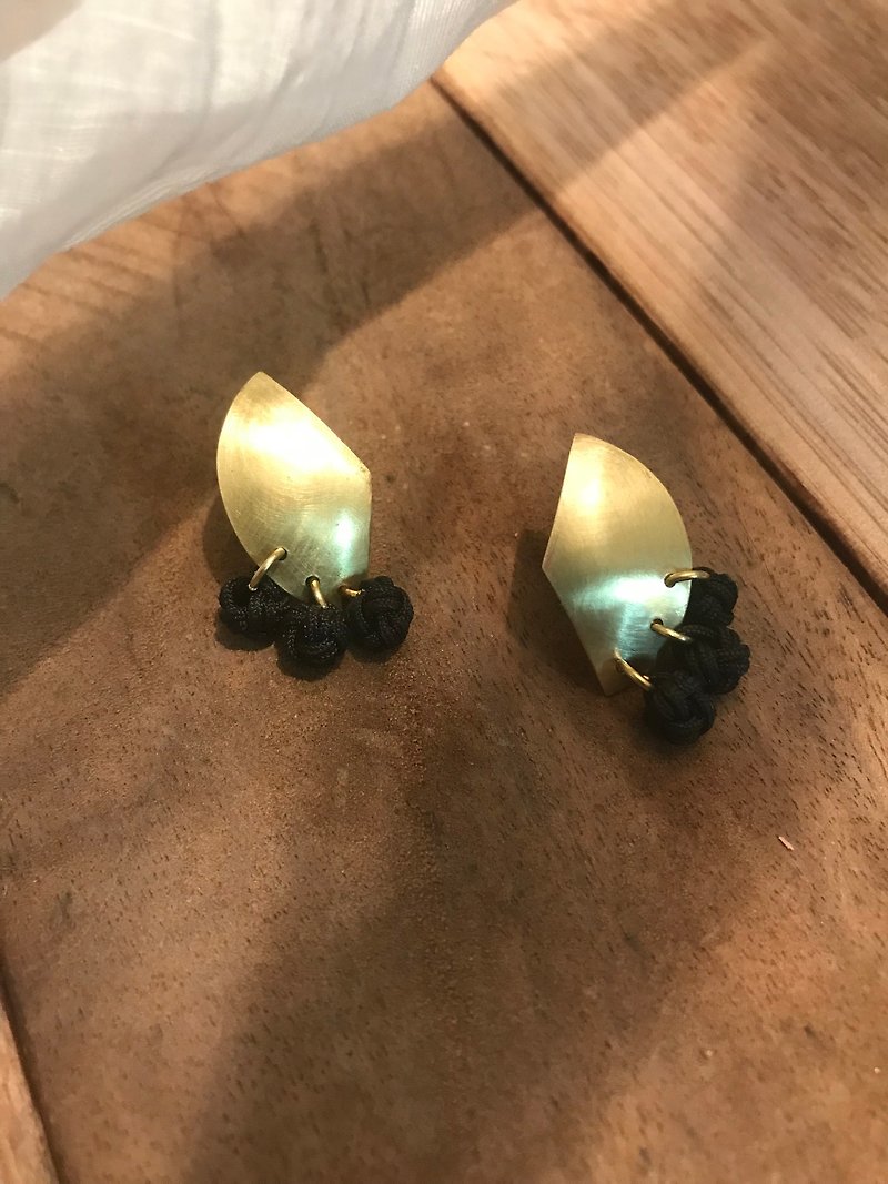 几何扇黄铜耳环 - 耳环/耳夹 - 铜/黄铜 黑色